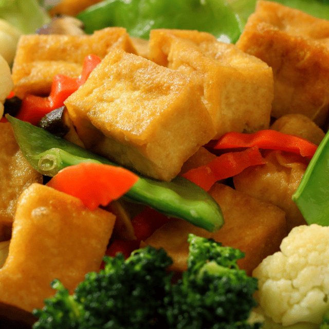 Tofu grillé aux légumes une recette végétalienne saine et facile