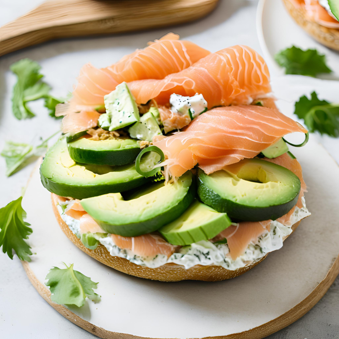 Recette de Bagel Nordique : Saumon, Concombre, Avocat et Fromage à Tartiner